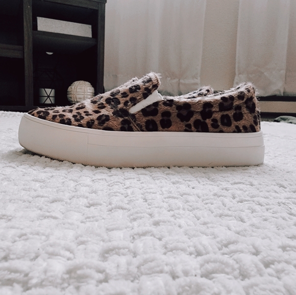 Cheetah Print Slip On Sneakers - Picture 2 of 7